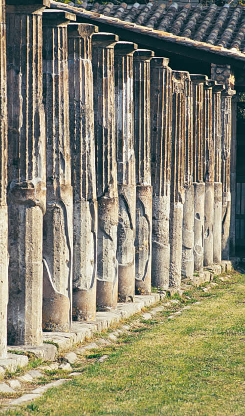 Colonnato della Caserma dei Gladiatori
