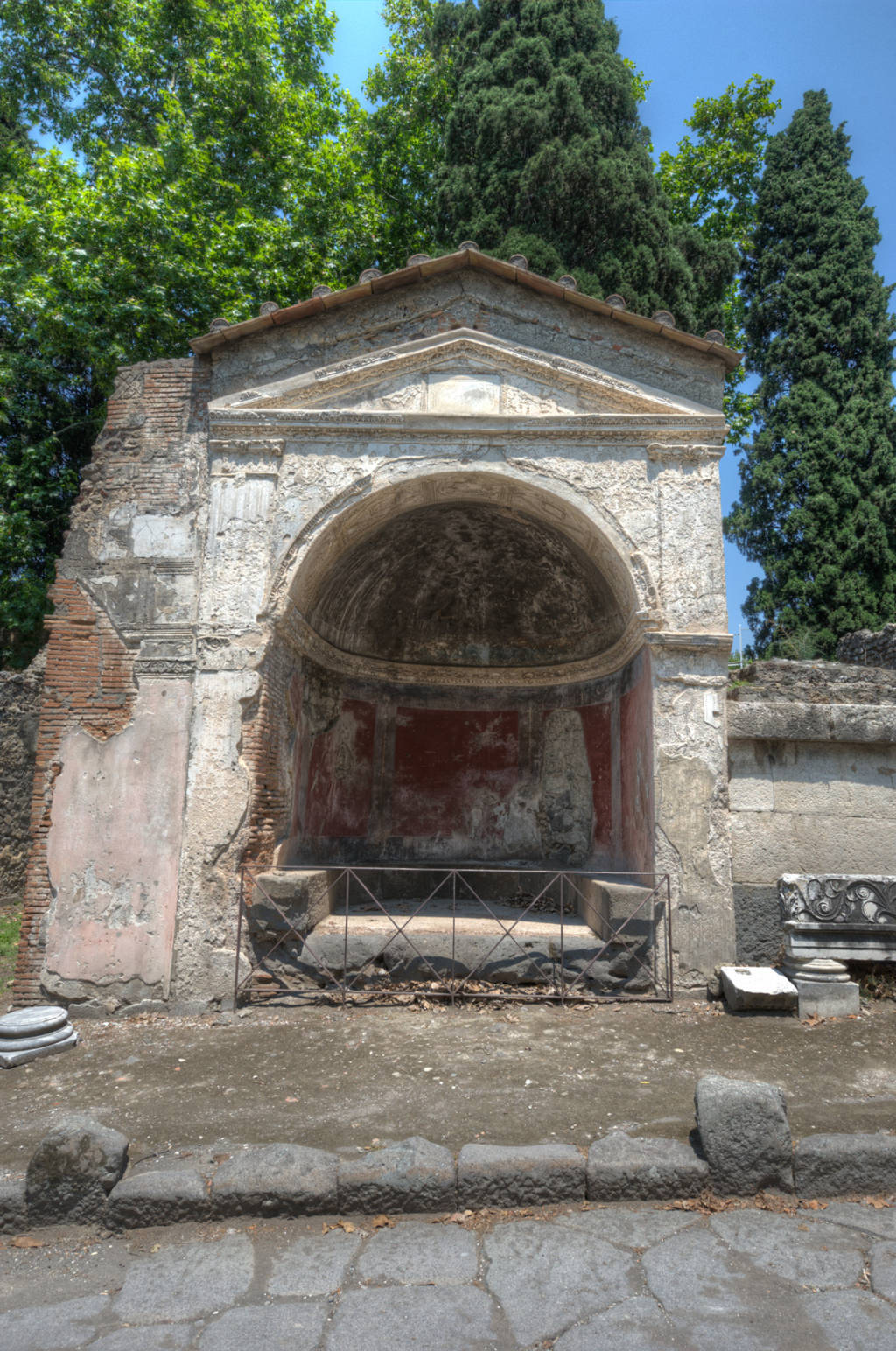 Porta Ercolano Gate and Necropolis
