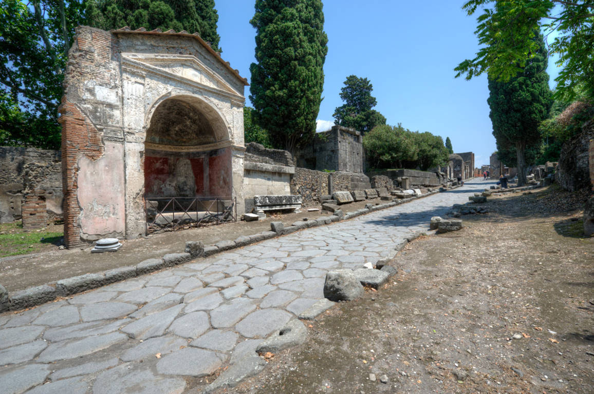 Porta Ercolano Gate and Necropolis