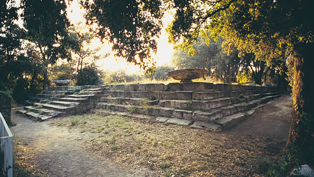 Veduta del basamento del tempio dorico