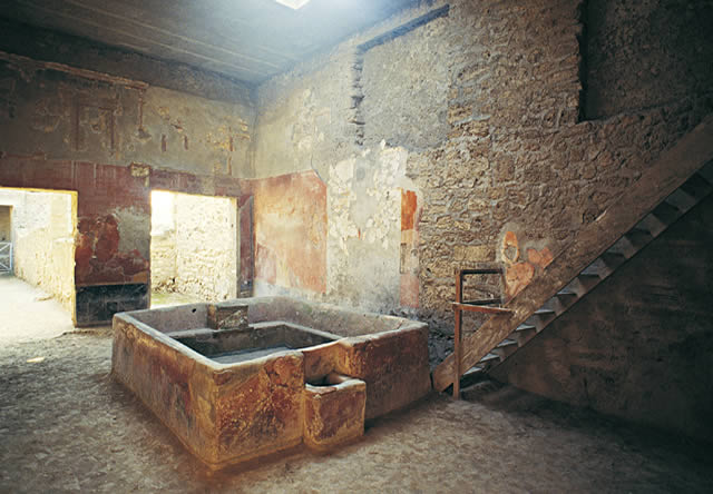 Lavanderia di Stephanus. Una vasca per il lavaggio dei tessuti ricavata nell?impluvium dell?atrio