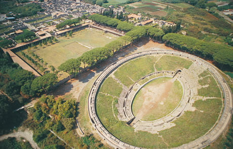 From Porta Nocera to the Amphitheatre